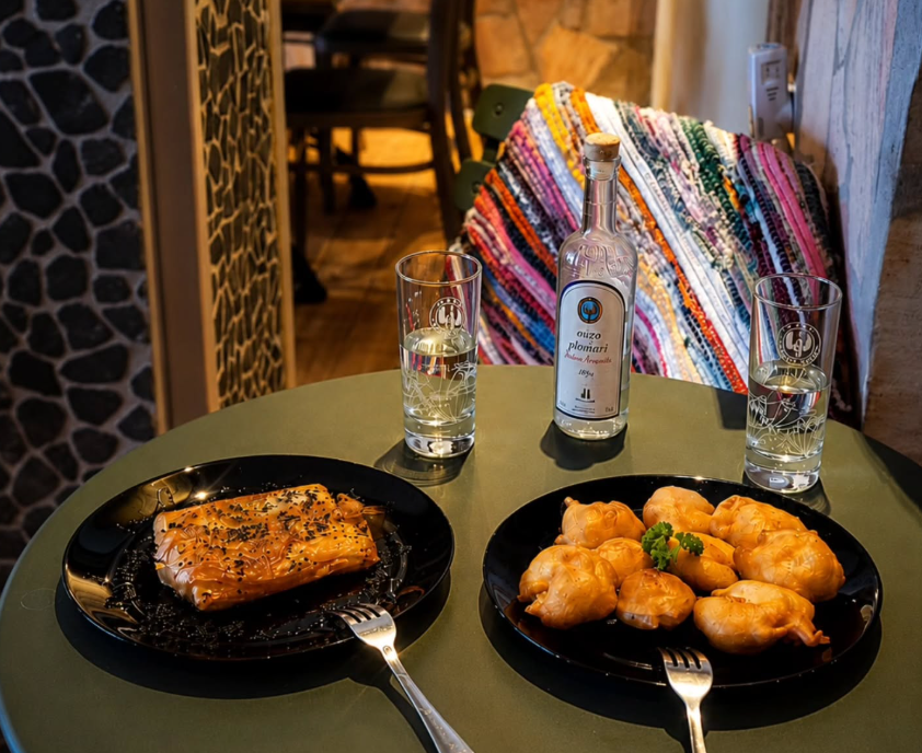 Griekse voorgerechten met ouzo
